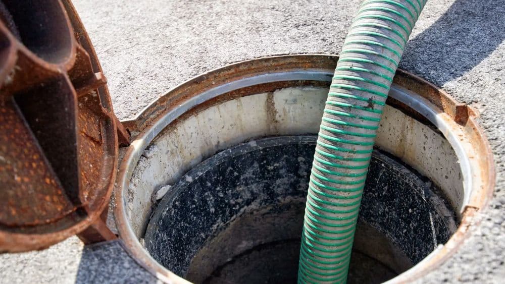 Effective Methods for Unclogging a Sewer Line From Your Toilet image